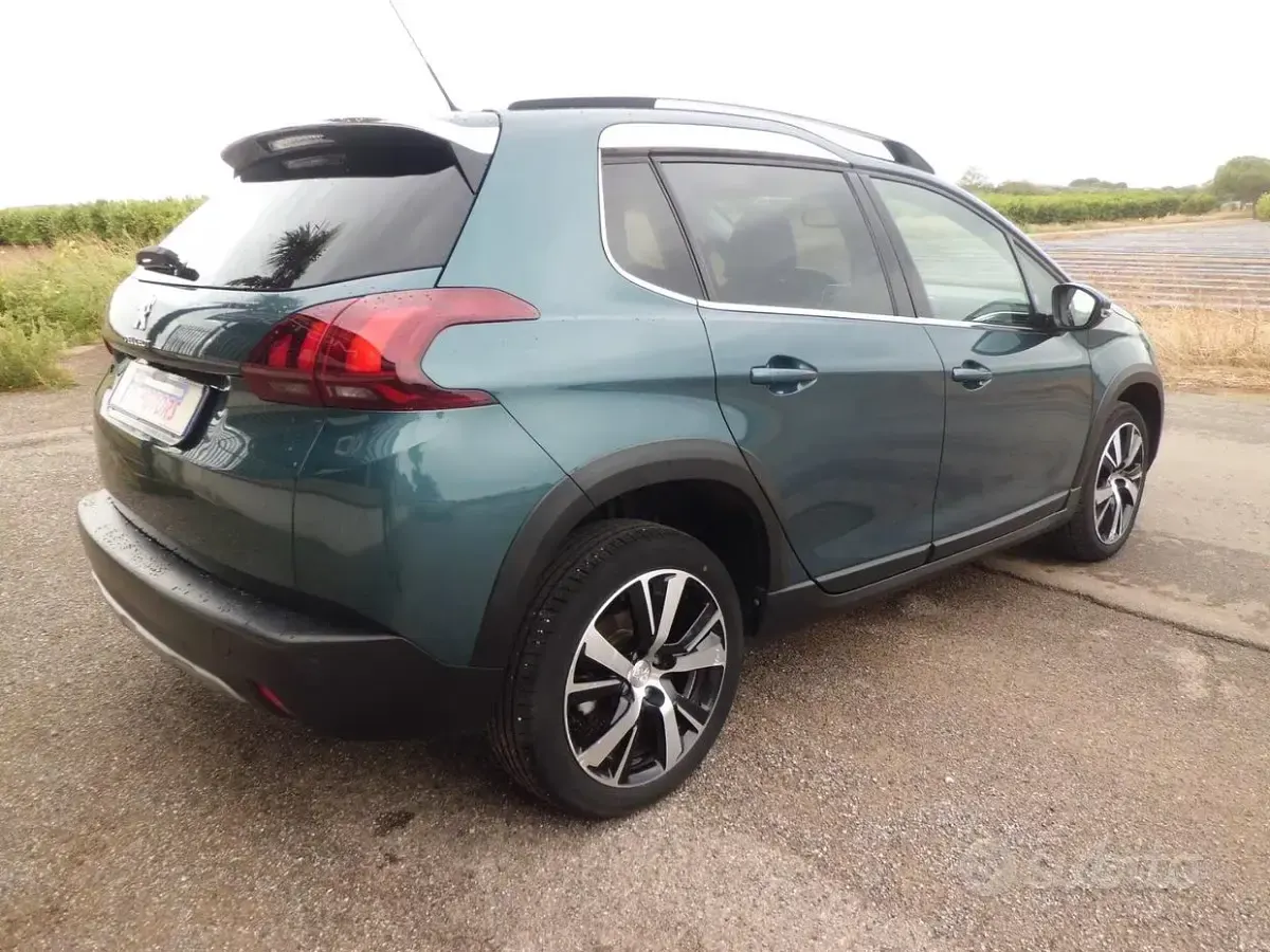 Usata Peugeot 2008 Allure 99 CV (72 kW) 2016 Verde SUV