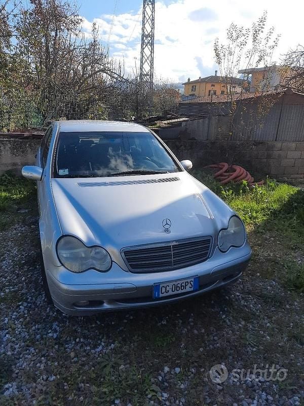 Usata Mercedes C220 Classic 143 CV (105 kW) 2003 Grigio Berlina