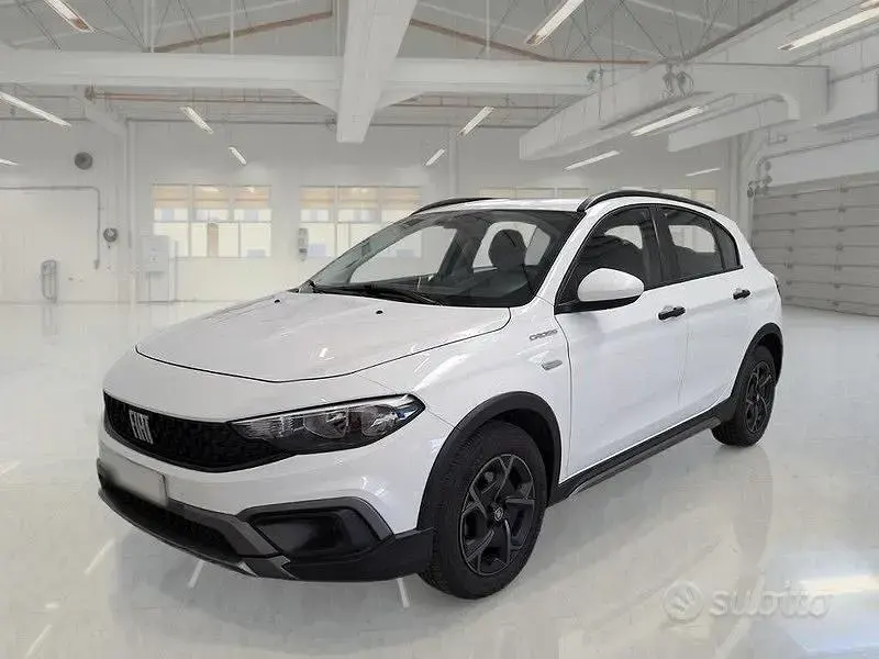 Usata Fiat Tipo Cross 130 CV (95 kW) 2022 Bianco Berlina