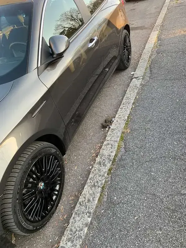 Usata Alfa Romeo Giulietta Distinctive 120 CV (88 kW) 2015 Grigio Utilitaria