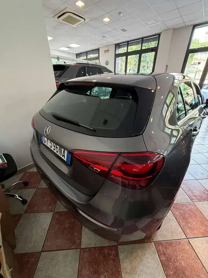 Usata Mercedes A180 Advanced 116 CV (85 kW) 2025 Grigio Berlina