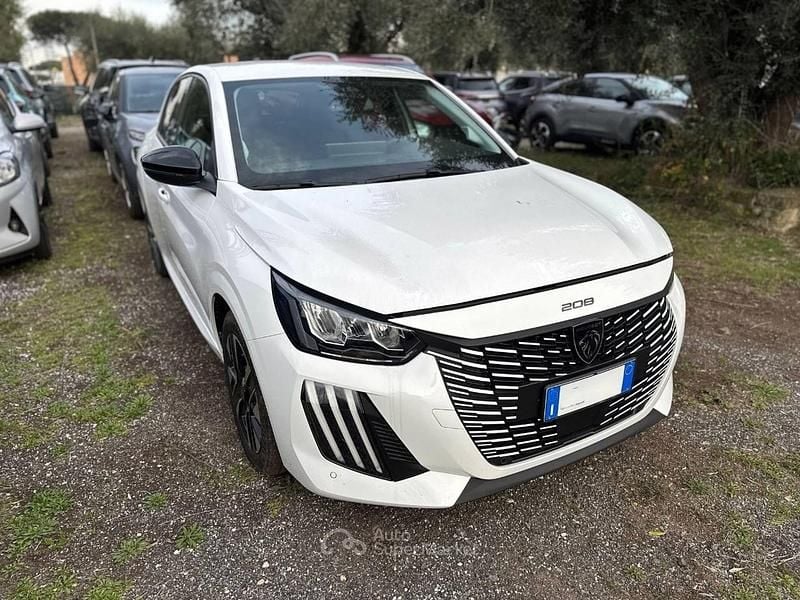 Usata Peugeot 208 Allure 101 CV (74 kW) 2024 Bianco Utilitaria