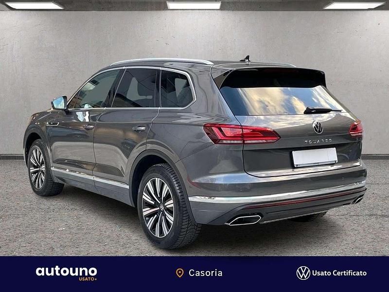 Usata VW Touareg Elegance 231 CV (169 kW) 2023 Grigio SUV