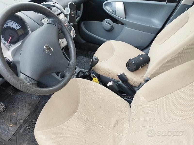 Usata Peugeot 107 54 CV (39 kW) 2007 Nero Utilitaria