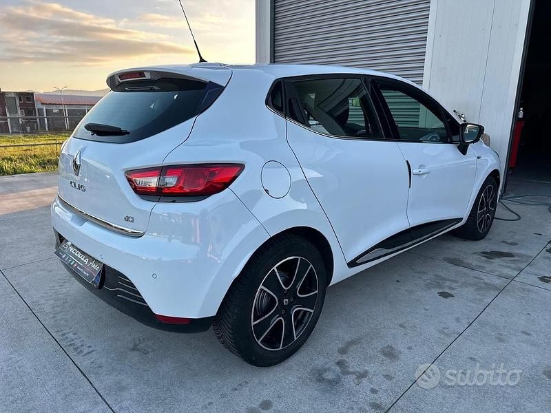 Usata Renault Clio GrandTour 75 CV (55 kW) 2016 Bianco Station wagon