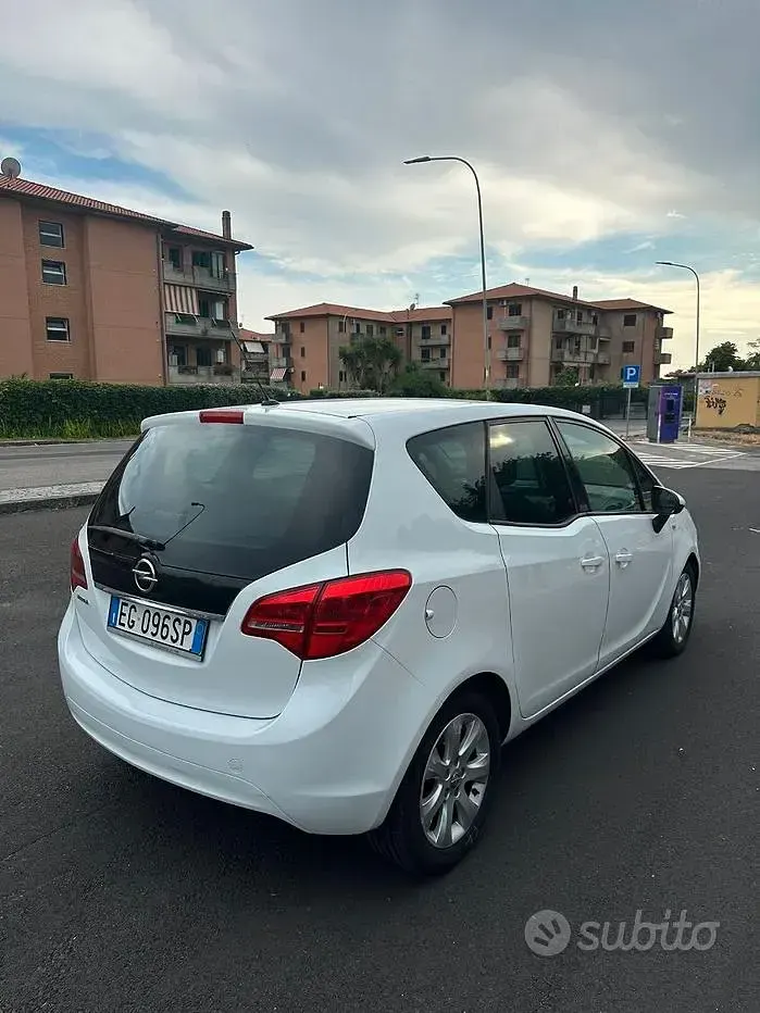 Usata Opel Meriva 95 CV (69 kW) 2011 Bianco Monovolume