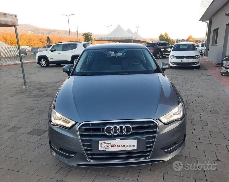 Grigio Usata 2014 Audi A3 Business Tre volumi | 9900 € (Buon prezzo) - Immagine 1/4