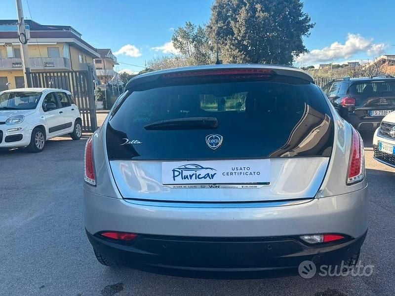 Usata Lancia Delta 120 CV (88 kW) 2012 Utilitaria