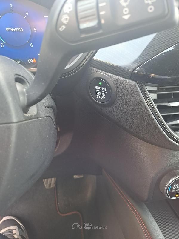 Usata Ford Kuga 120 CV (88 kW) 2022 Nero SUV