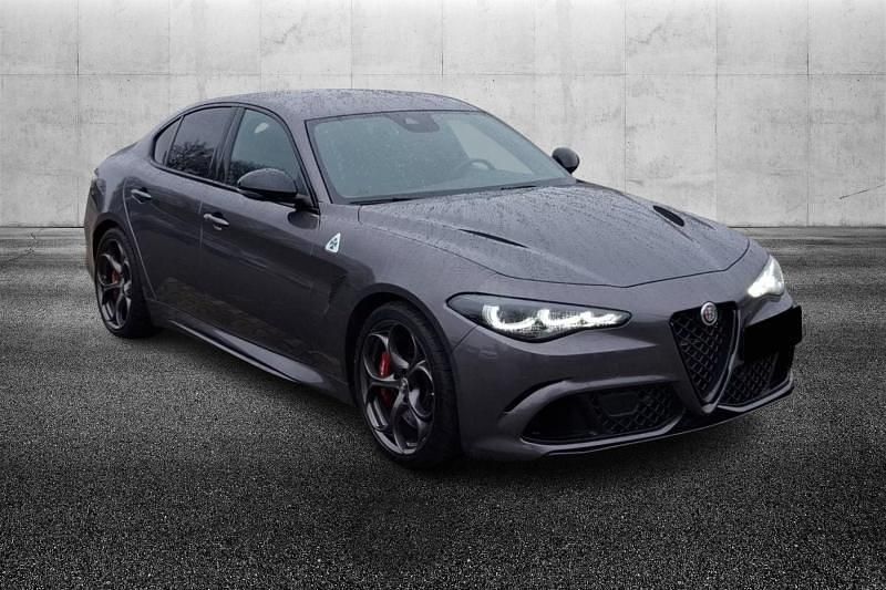 Usata Alfa Romeo Giulia Quadrifoglio 519 CV (381 kW) 2024 Grigio metallizzato Berlina