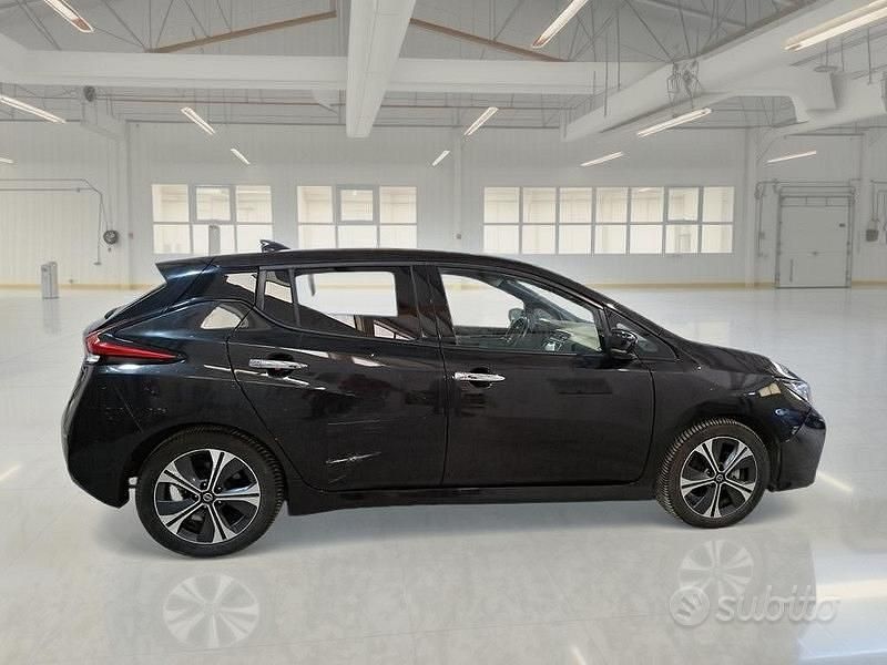 Usata Nissan Leaf 89 kW (122 CV) 2021 Nero Utilitaria
