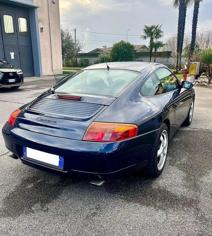 Usata Porsche 911 Carrera 300 CV (220 kW) 1998 Blu Coupé