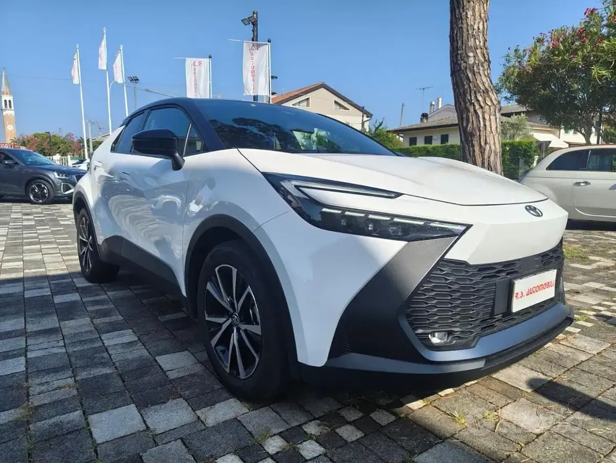 Usata Toyota C-HR Trend 98 CV (72 kW) 2025 Bianco SUV
