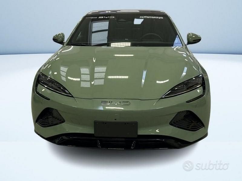 Nuova BYD Seal 389 kW (530 CV) 2025 Verde Berlina