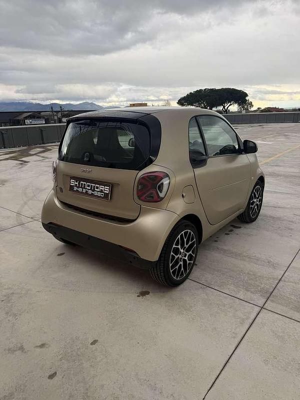 Usata Smart ForTwo Coupé 55 kW (75 CV) 2023 Oro Utilitaria