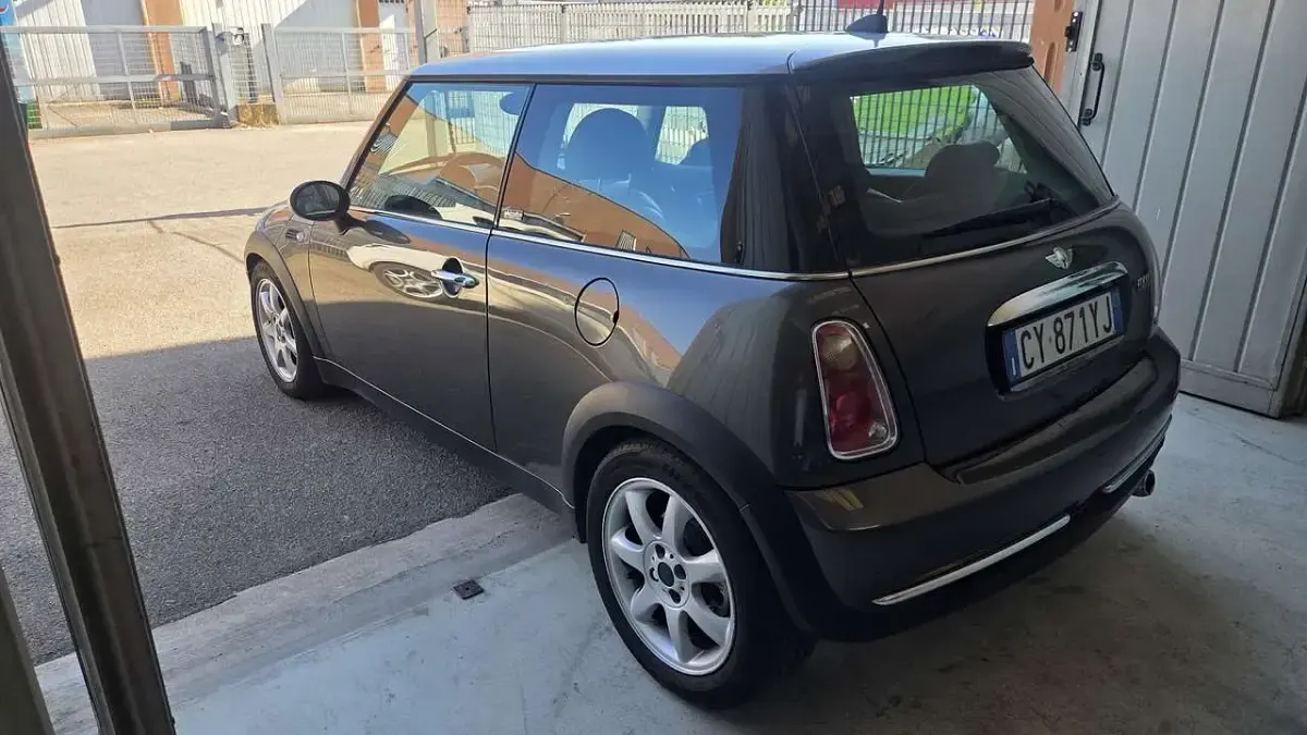 Usata Mini Cooper 116 CV (85 kW) 2005 Grigio Utilitaria