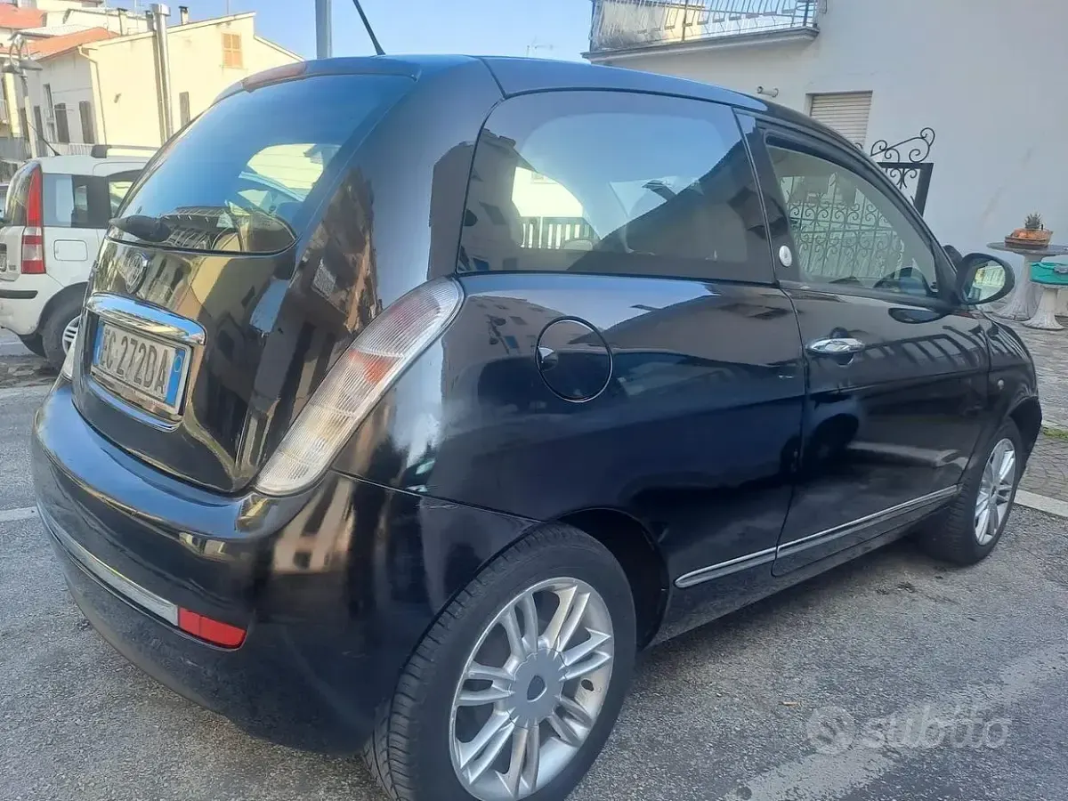 Usata Lancia Ypsilon 77 CV (56 kW) 2010 Nero Utilitaria