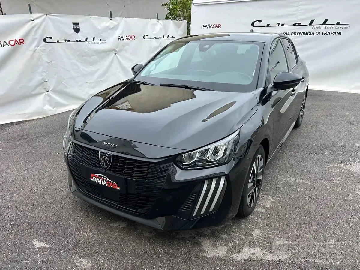 Gebraucht Peugeot 208 Allure 101 PS (74 kW) 2025 Schwarz Kleinwagen