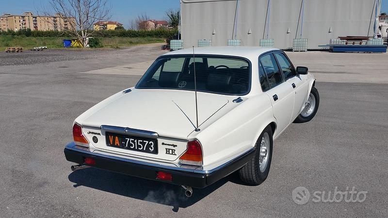 Usata Jaguar XJ12 330 CV (242 kW) 1983 Bianco Berlina