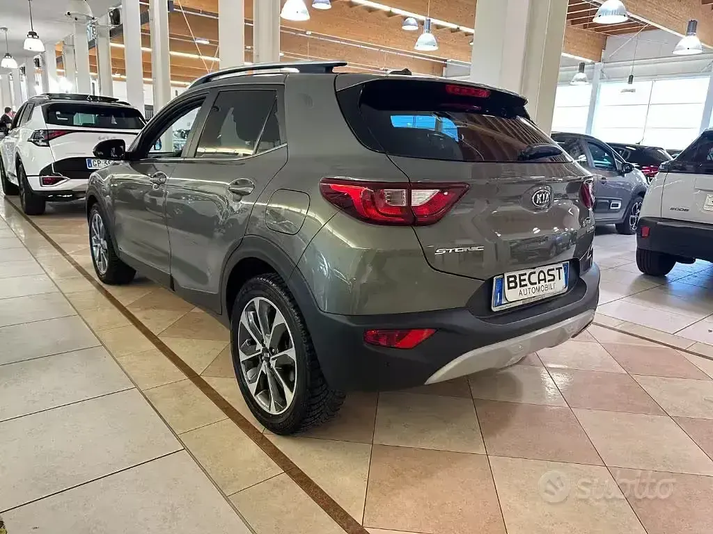 Usata Kia Stonic Style 101 CV (74 kW) 2021 Verde metallizzato SUV