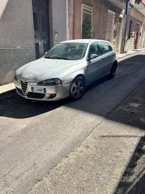 Usata Alfa Romeo 147 2006 Grigio Utilitaria