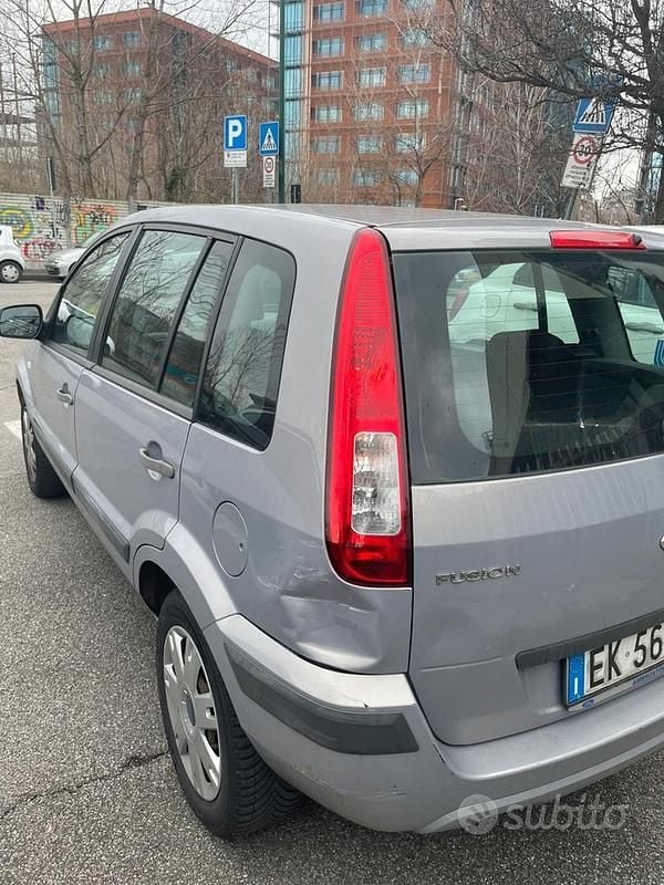 Usata Ford Fusion 80 CV (58 kW) 2011 Grigio Utilitaria