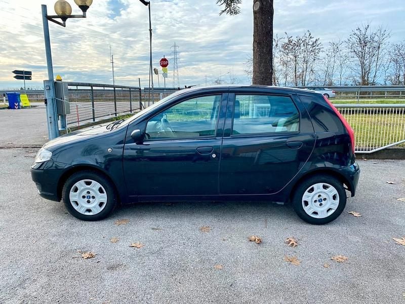 Usata Fiat Punto Dynamic 70 CV (51 kW) 2005 Nero Utilitaria