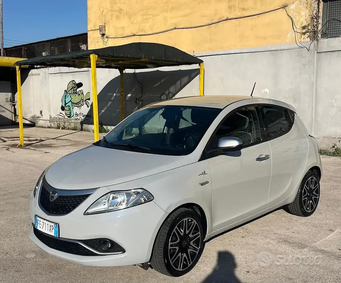 Usata Lancia Ypsilon 95 CV (69 kW) 2016 Utilitaria