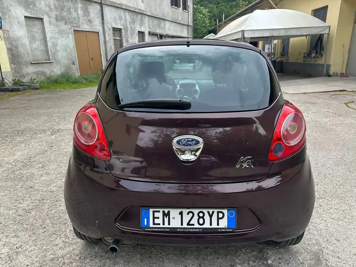 Usata Ford Ka Titanium 69 CV (50 kW) 2012 Rosso Utilitaria