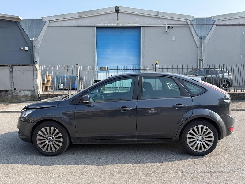 Usata Ford Focus 115 CV (84 kW) 2008 Grigio Berlina