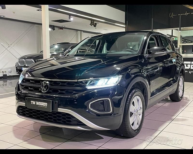 Usata VW T-Roc Life 110 CV (80 kW) 2022 Nero SUV