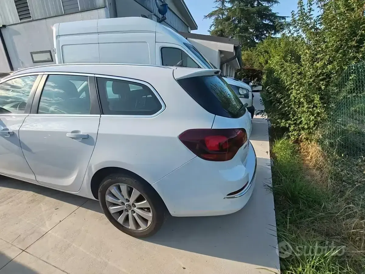 Usata Opel Astra Sport 136 CV (100 kW) 2015 Bianco Station wagon