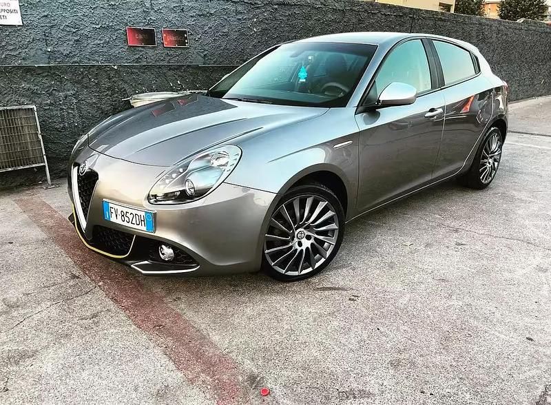 Usata Alfa Romeo Giulietta Super 120 CV (88 kW) 2016 Grigio Utilitaria