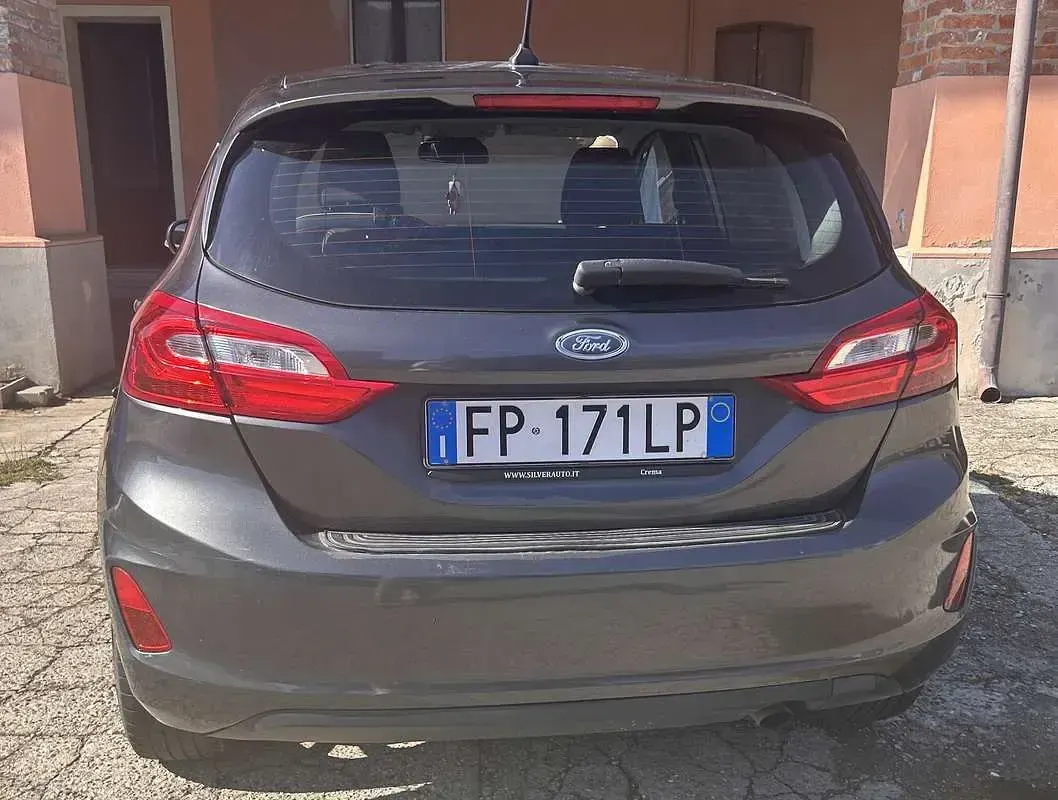 Usata Ford Fiesta Titanium 92 CV (67 kW) 2018 Grigio Utilitaria