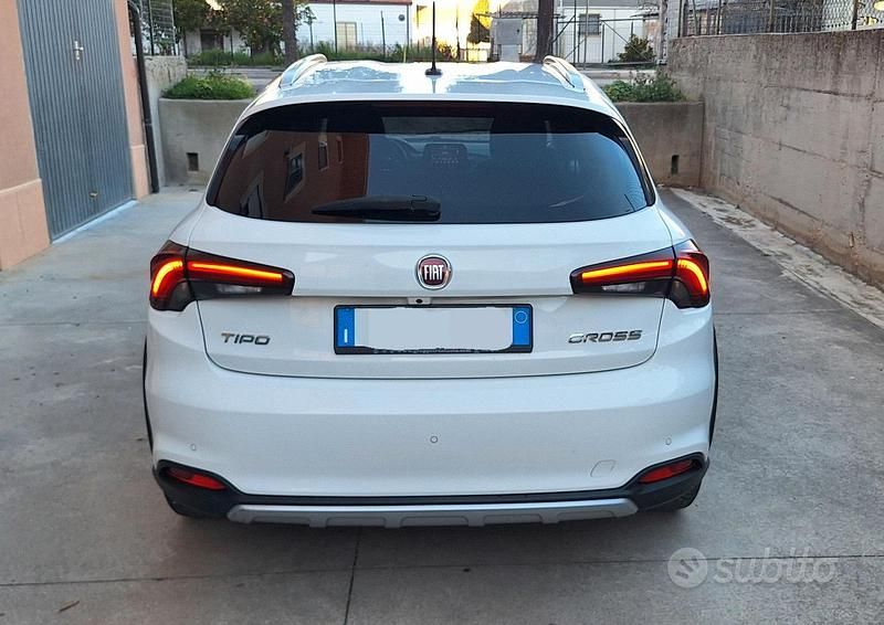 Usata Fiat Tipo Cross 131 CV (96 kW) 2021 Bianco Berlina