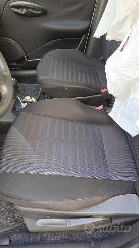 Usata Fiat Punto 80 CV (58 kW) 2001 Bianco Utilitaria