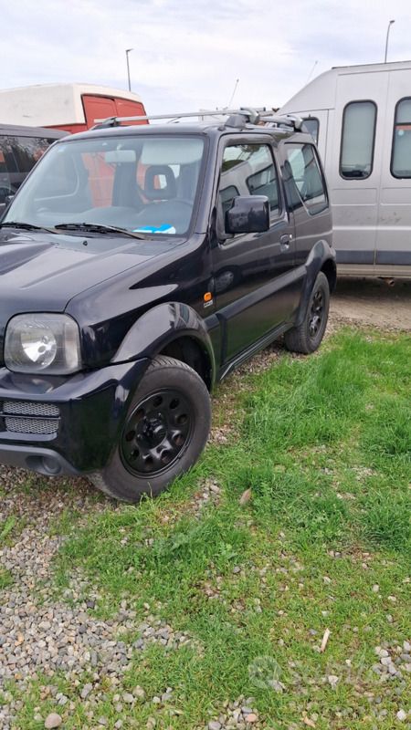 Usata Suzuki Jimny 86 CV (63 kW) 2008 Nero SUV