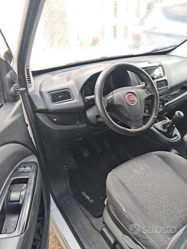 Usata Fiat Doblò 90 CV (66 kW) 2012 Bianco Monovolume