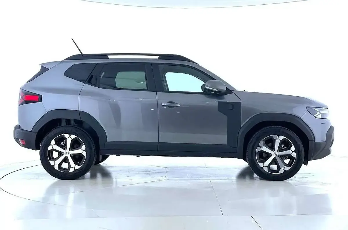 Usata Dacia Duster Journey 140 CV (102 kW) 2024 Grigio scuro SUV