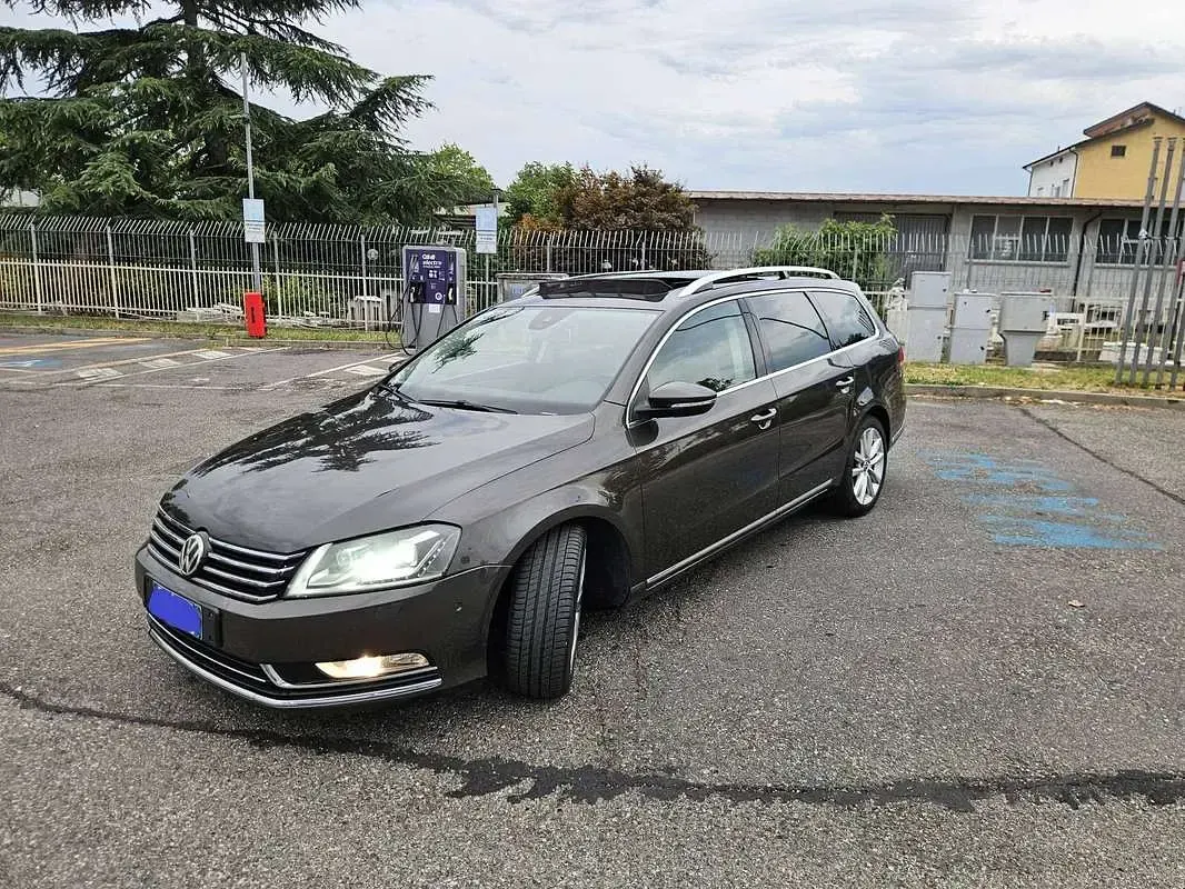 Usata VW Passat Highline 170 CV (125 kW) 2012 Marrone Station wagon