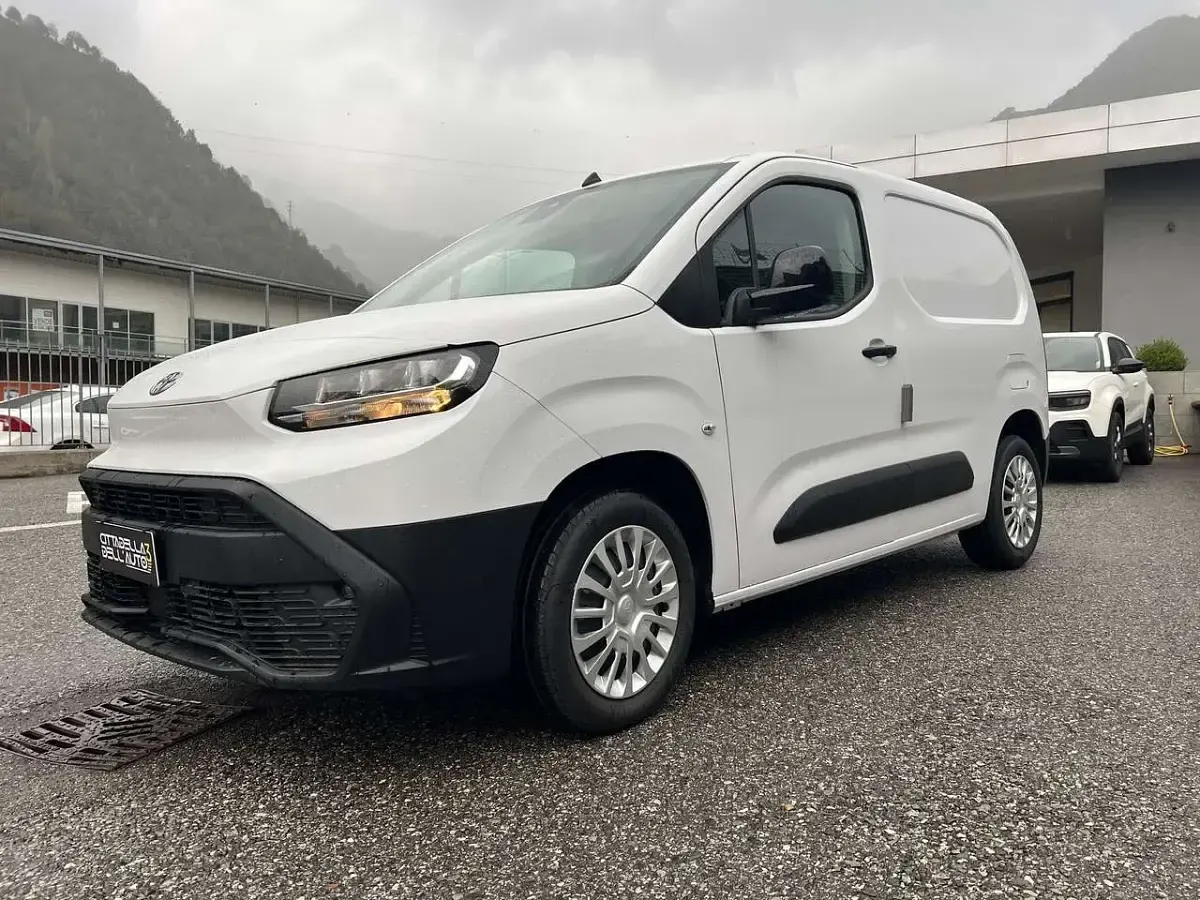 Nuova Toyota Proace City City 102 CV (75 kW) 2026 Bianco Monovolume
