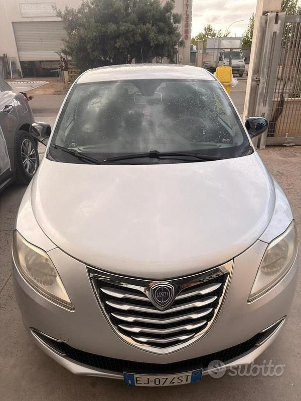 Usata Lancia Ypsilon 69 CV (50 kW) 2011 Grigio Utilitaria