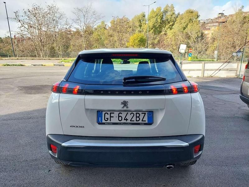 Usata Peugeot 2008 Active 110 CV (80 kW) 2021 Bianco SUV