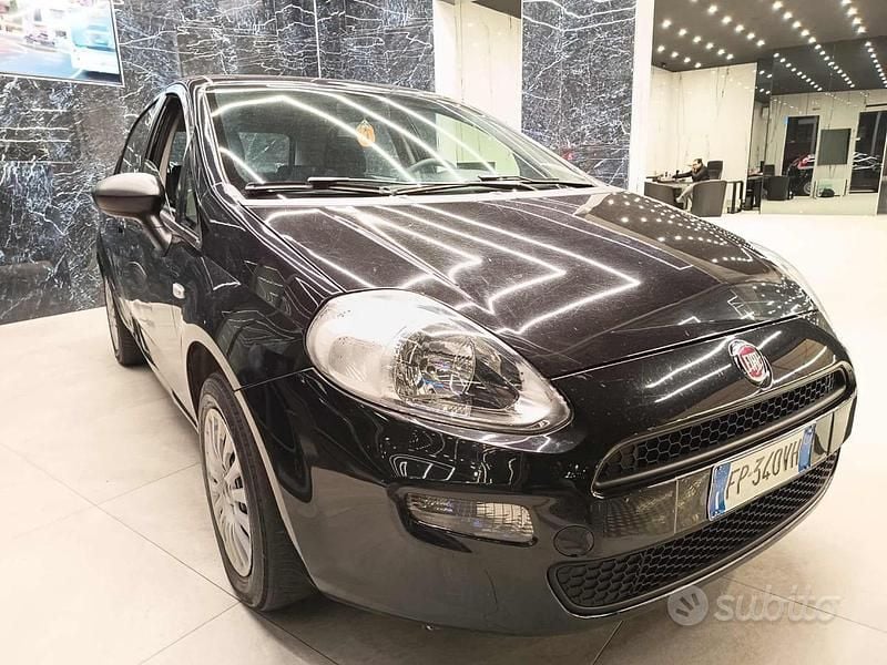 Usata Fiat Punto Street 69 CV (50 kW) 2018 Nero Utilitaria