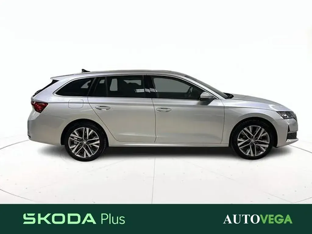 Usata Skoda Octavia Selection 150 CV (110 kW) 2024 Grigio / pastello Station wagon