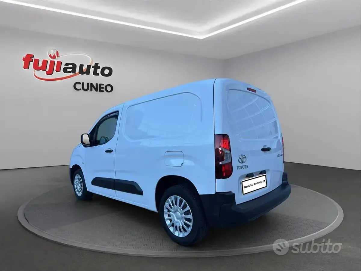 Usata Toyota Proace City City 100 CV (73 kW) 2024 Bianco Monovolume