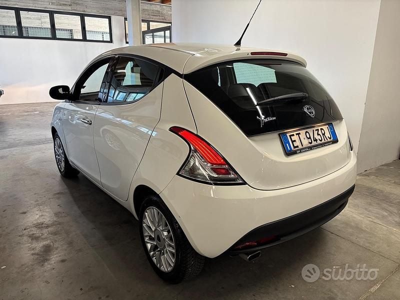 Usata Lancia Ypsilon Platinum 95 CV (69 kW) 2013 Bianco Utilitaria