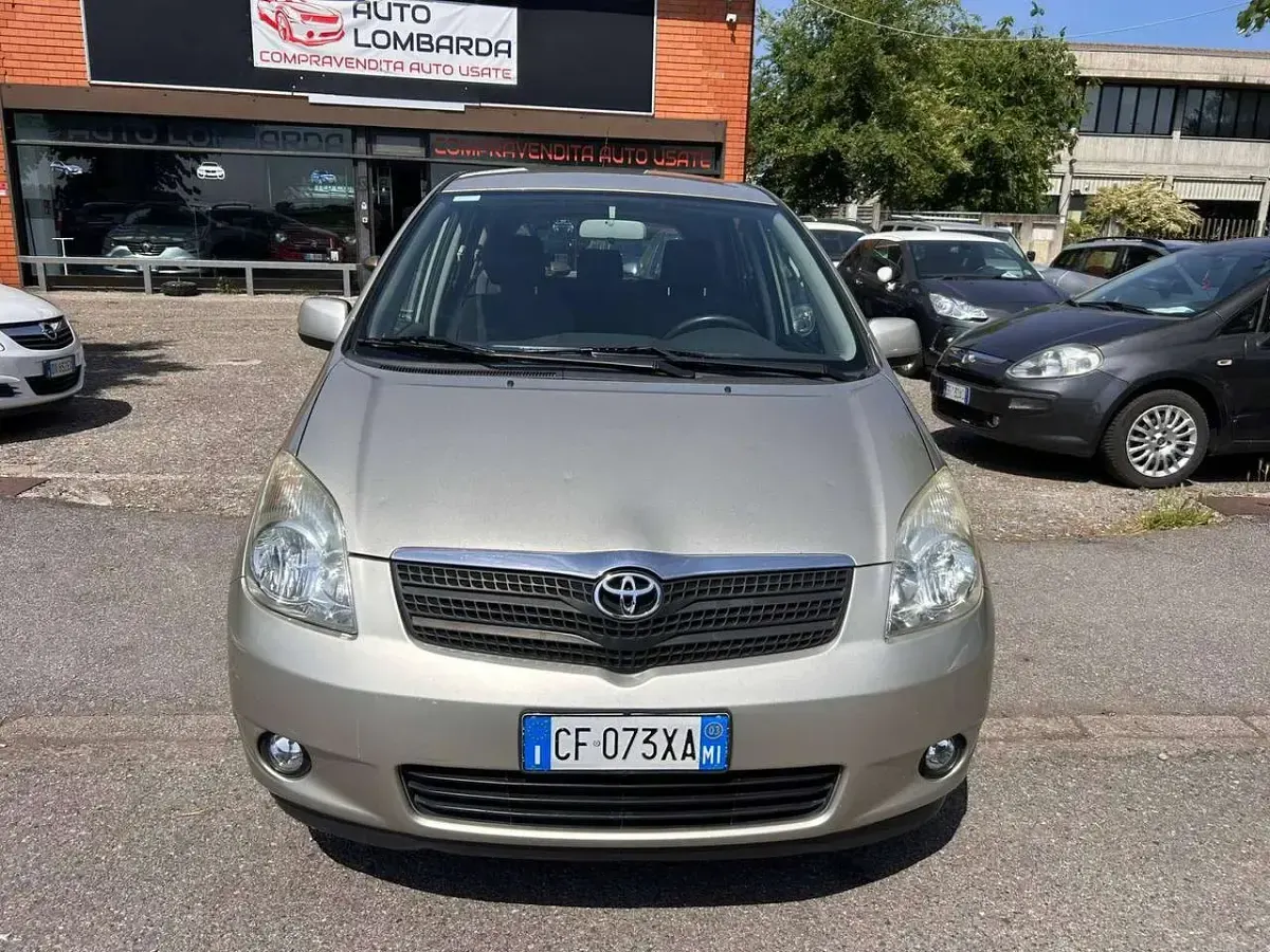 Usata Toyota Corolla Verso 110 CV (80 kW) 2003 Bronzo Monovolume