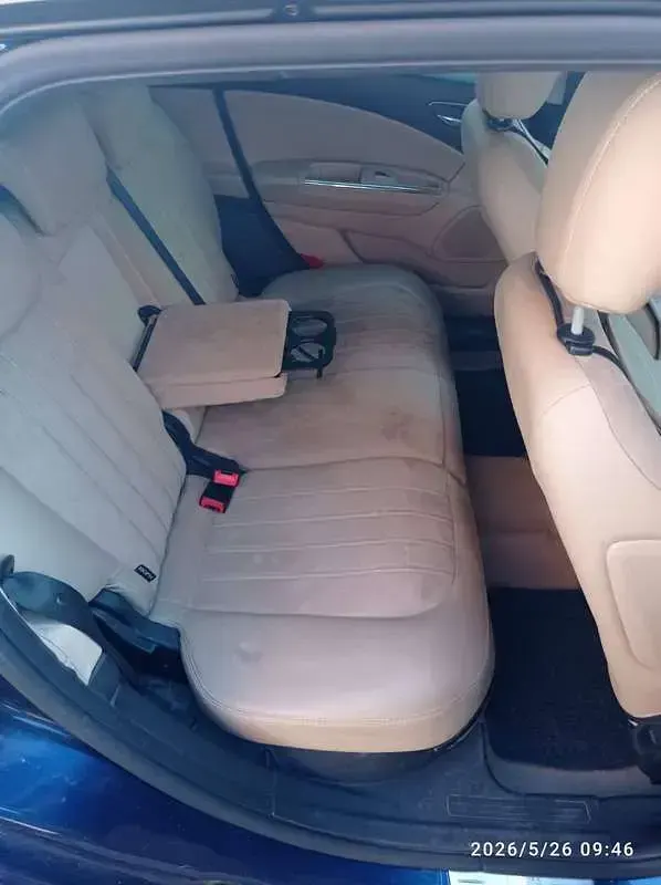 Usata Lancia Delta Gold 120 CV (88 kW) 2012 Blu Utilitaria