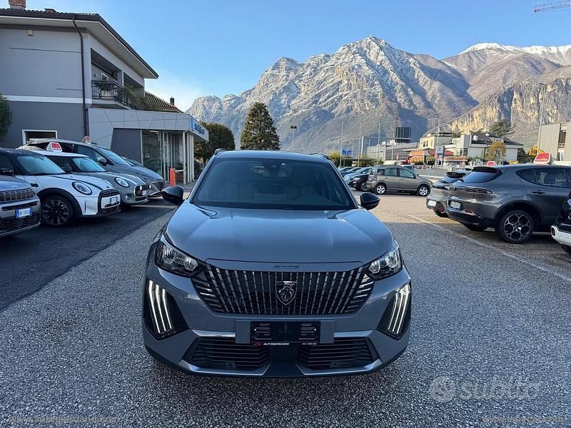 Usata Peugeot 2008 Allure 102 CV (75 kW) 2024 Grigio SUV